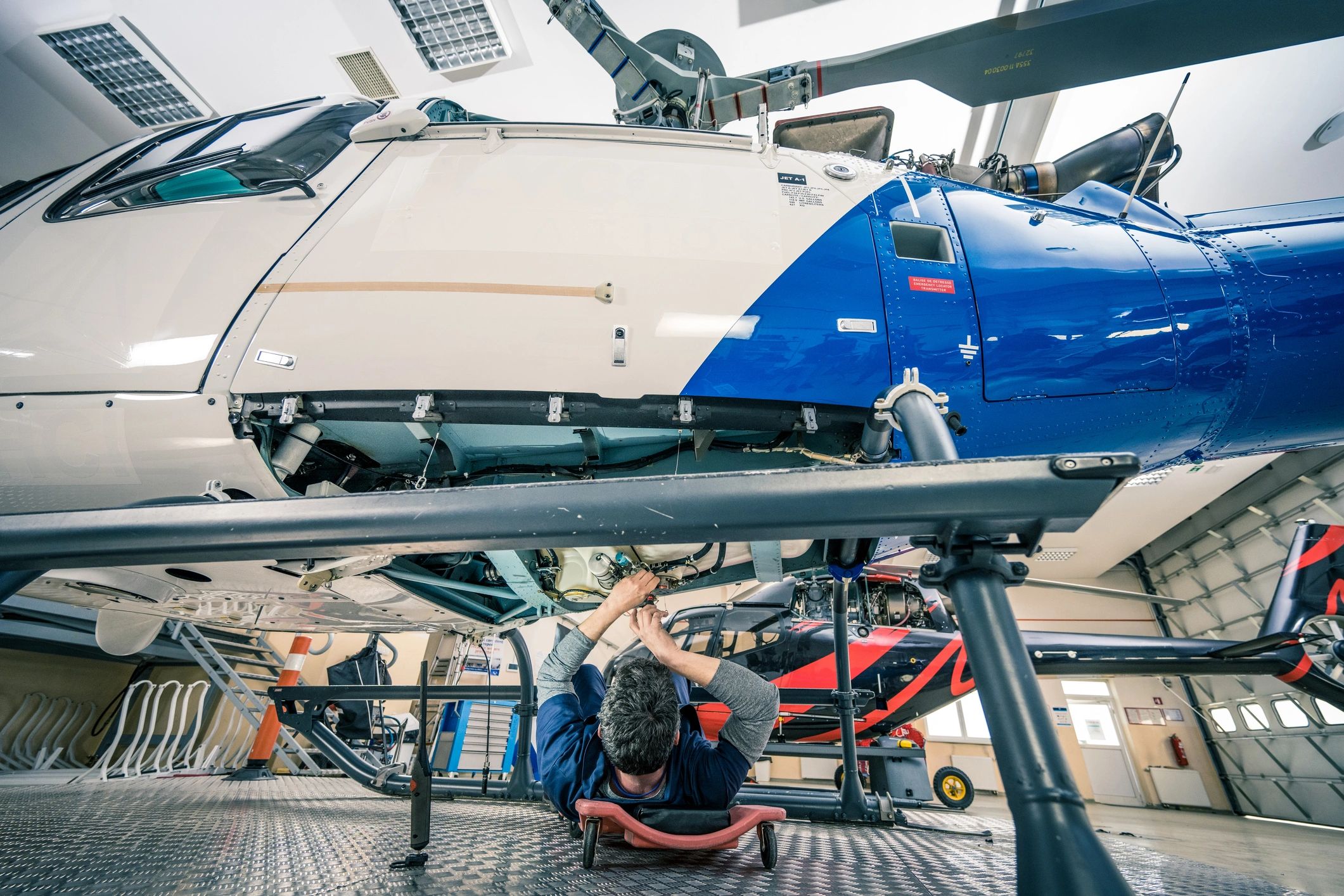 Aircraft maintenance and training environment supporting aviation instruction